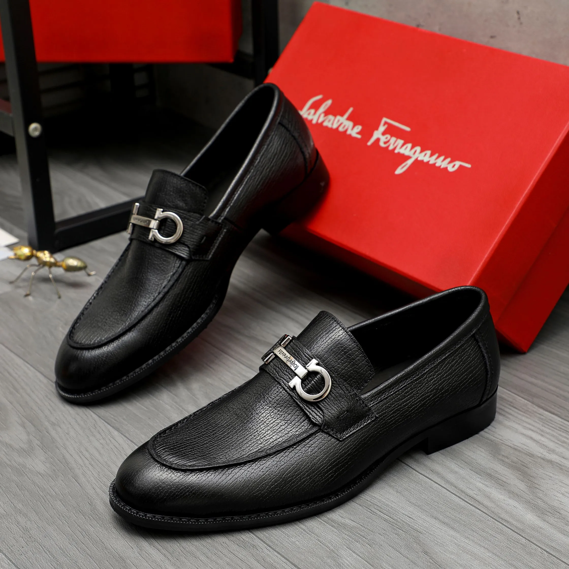 Men's shoes 💰540 Product trademark: Ferragamo "Ferragamo" business casual slip-on leather shoes. Regular size: 39-45 (45. Customized, non-returnable) Product materials: Selected vertical grain cowhide upper, cowhide lining, original outsole
